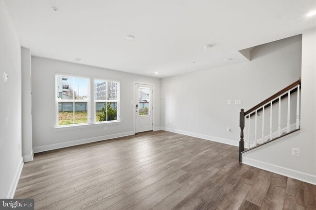 Building Photo - 211 Phoenix Dr