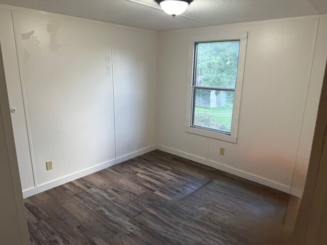 Building Photo - Move-In Ready 3/2 Home With Modern Upgrades & Country Charm