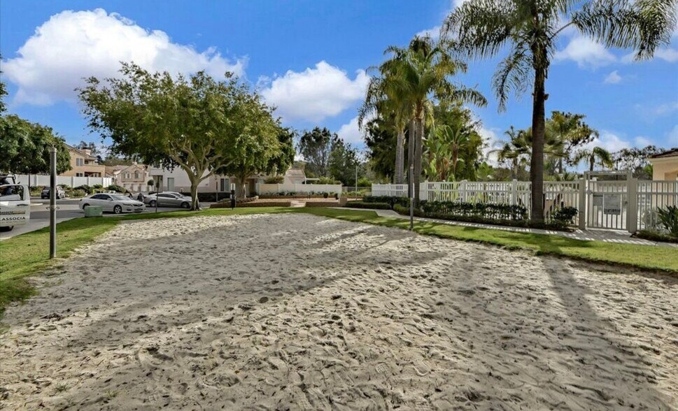 Building Photo - 400 Sanibelle Cir