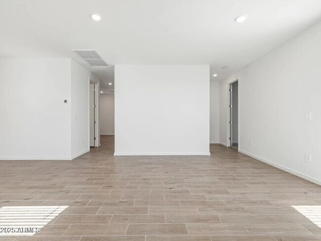 Building Photo - 4210 W Yolanda Ln