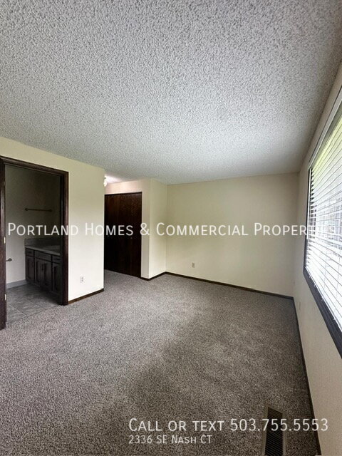 Building Photo - 2336 SE Nash Ct