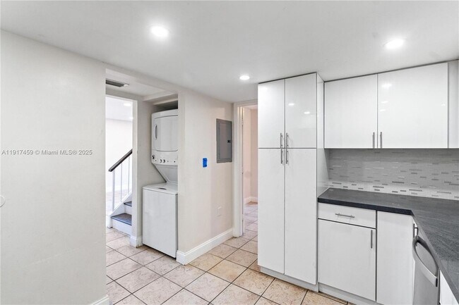 Building Photo - 6241 SW 116th Pl