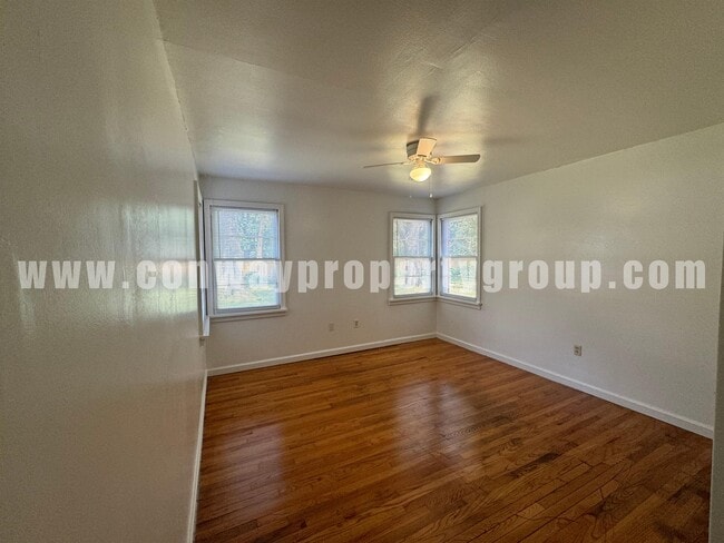 Building Photo - 718 S Donaghey Ave