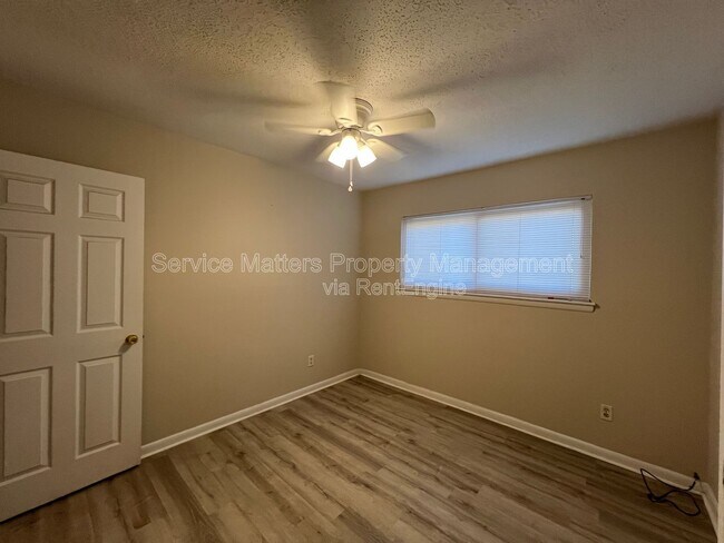 Building Photo - 303 Newcastle Dr