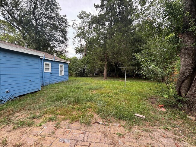 Building Photo - 7012 Church Ln