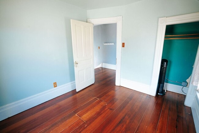 Building Photo - Charming 3-Bedroom Victorian Home in the H...