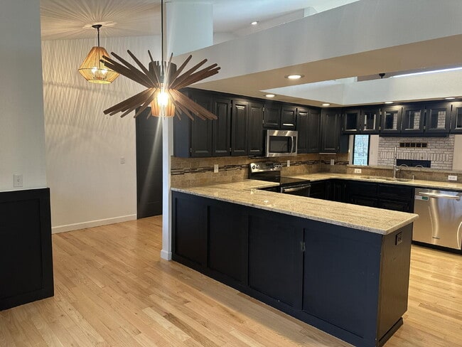 Building Photo - 4 Lois Ln