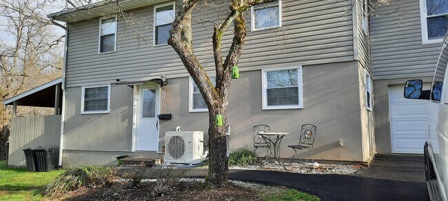 Building Photo - 487 Kentucky Ave