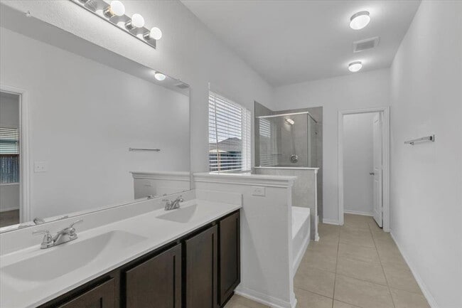 Building Photo - 209 Oldbridge Dr