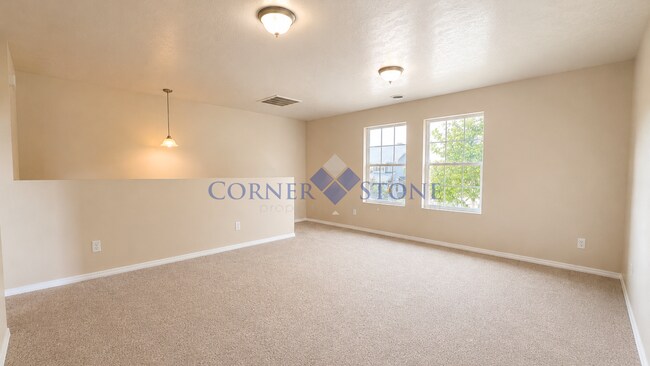 Building Photo - Large 4 Bedroom Home with Bonus Room!