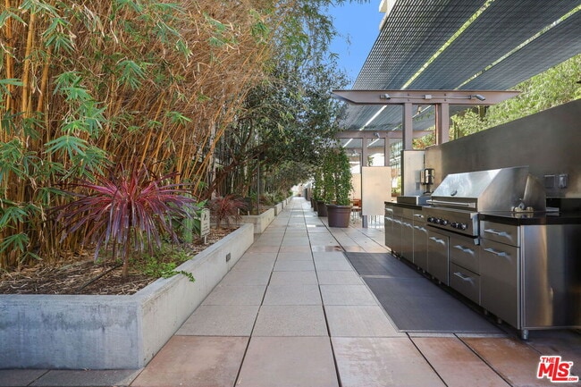 Building Photo - 1111 S Grand Ave