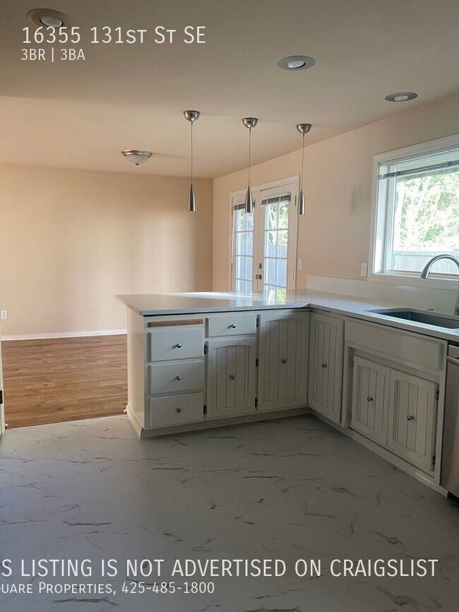 Building Photo - Unique 3 Bedroom Home with Daylight Baseme...