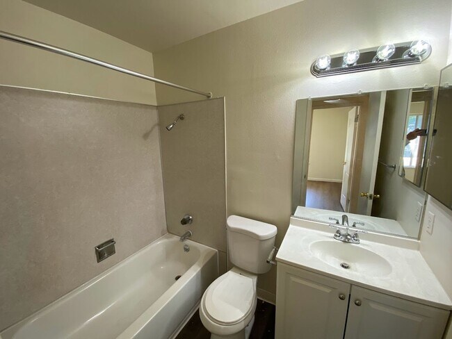 Building Photo - 6804 Harlequin Way