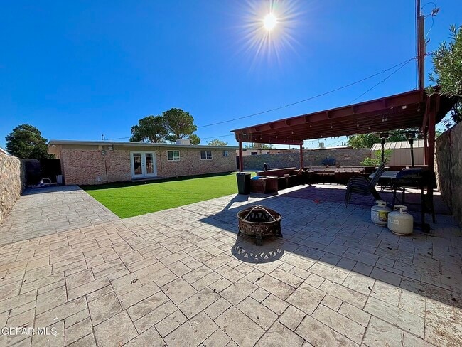 Building Photo - 10517 Tareyton St