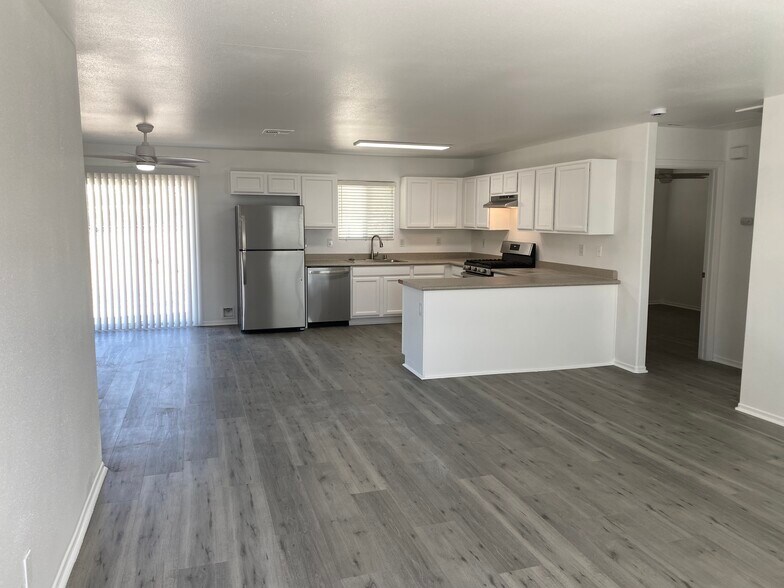 Building Photo - 73641 Sunnyslope Dr