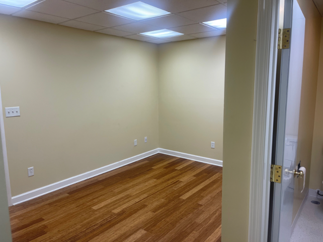 Building Photo - 1718 Linden Ave