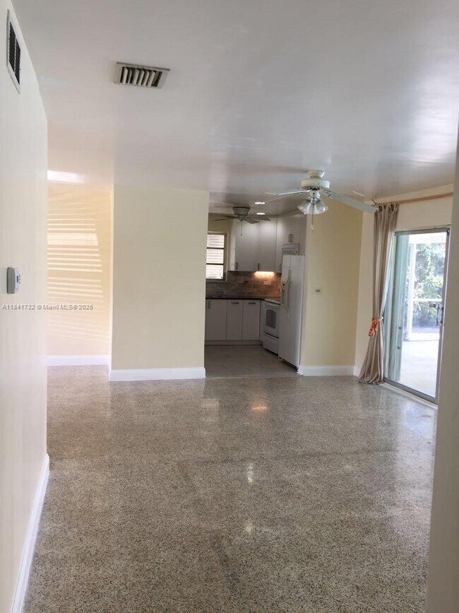 Building Photo - 9925 SW 84th St