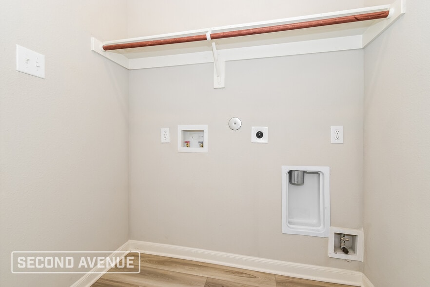 Building Photo - 2005 Erlinda Dr