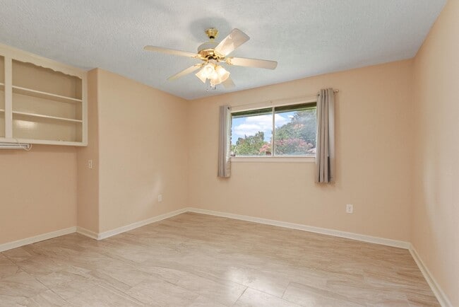 Building Photo - 4906 Green Willow Ln