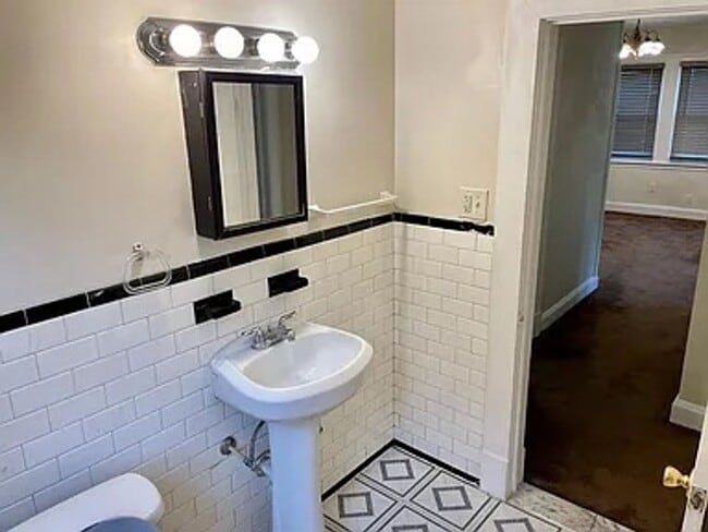 Building Photo - 2802 Berwick Ave