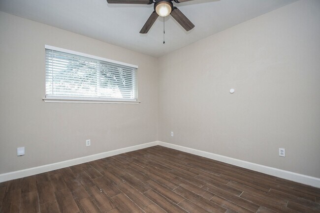 Building Photo - 13607 Elm Ct