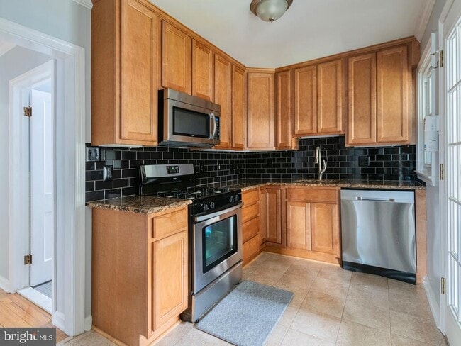 Building Photo - 16 Norva Ave