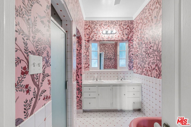 Building Photo - 6053 Scenic Ave