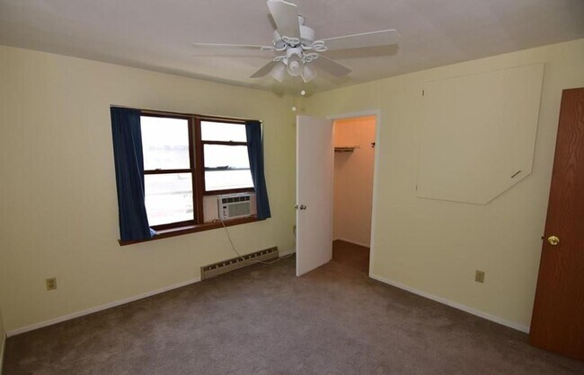 Building Photo - Woods Edge 2-Bedroom Townhome!