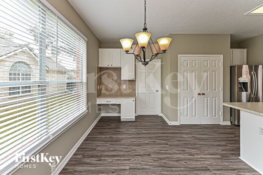 Building Photo - 18810 Summer Anne Dr