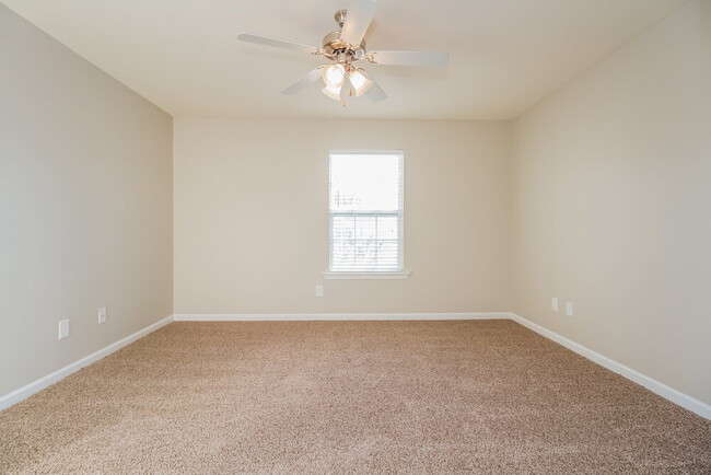 Building Photo - 2014 Cobblestone Dr