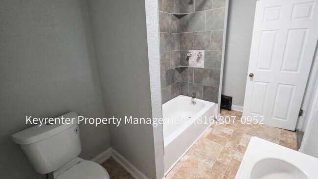 Building Photo - Welcome Home to This Bright & Inviting 4 Bed, 2 Bath