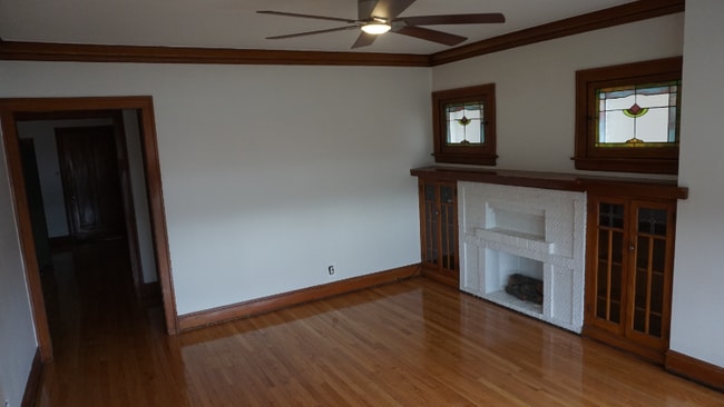 Building Photo - 5040 N Parkside Ave