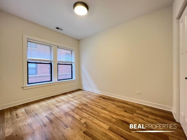 Building Photo - 2 bedroom in CHICAGO IL 60625