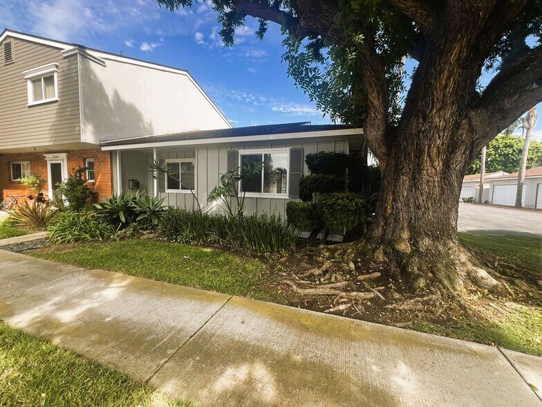 Primary Photo - 21266 Burlington Ln