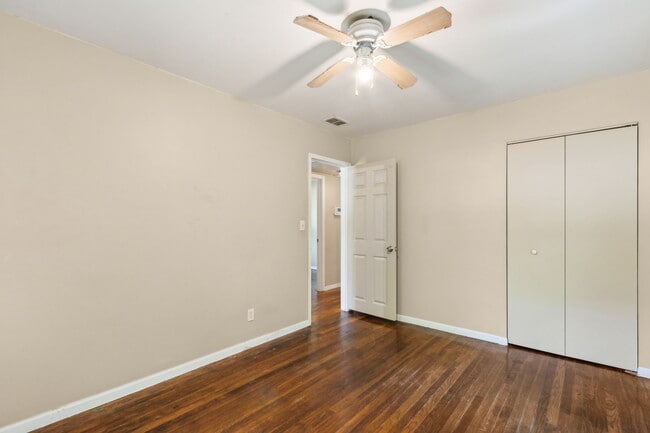 Building Photo - 1254 De Paul Dr