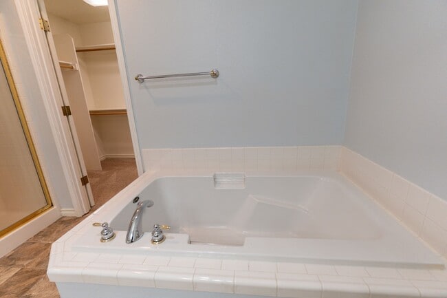 Building Photo - 16130 SW Loon Dr