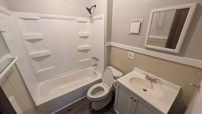 Building Photo - 1280 Fry Ave