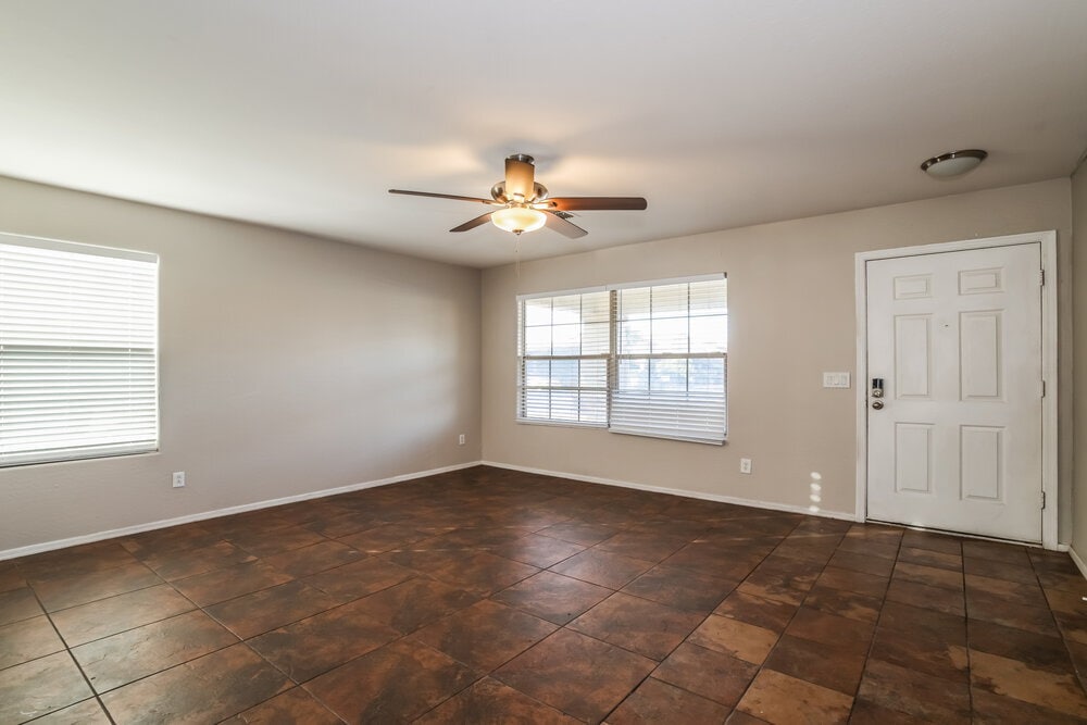 Building Photo - 7123 S 31st Dr