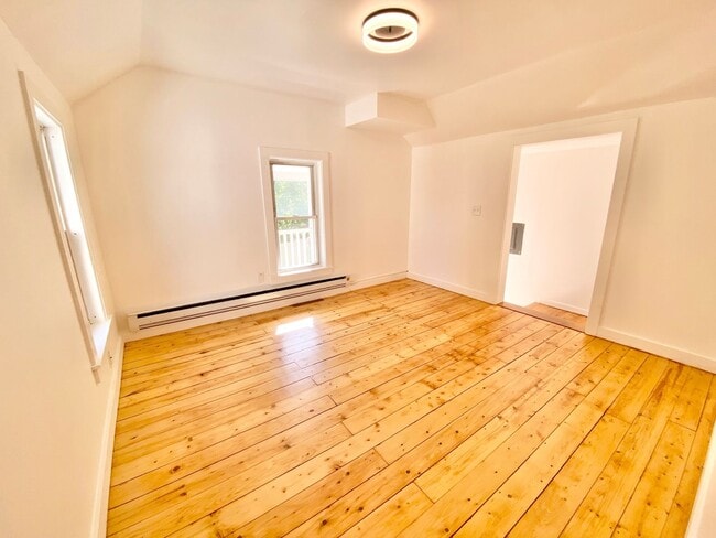 Building Photo - 1 Bedroom Apartment in South Burlington VT...
