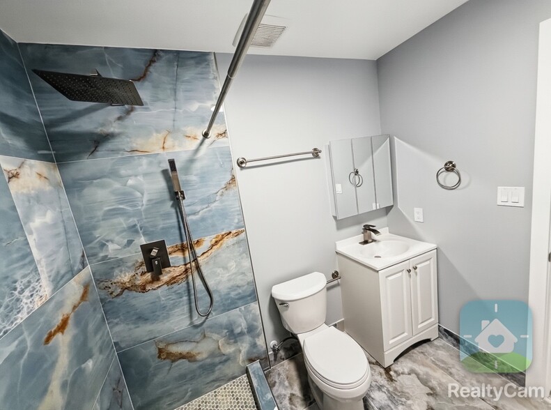 Building Photo - 1456 NE 24th Ct