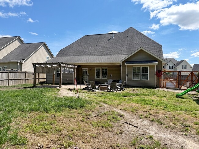 Building Photo - 703 Stagecoach Dr