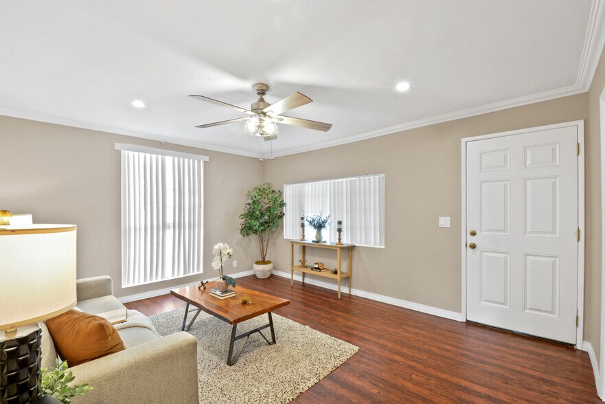 Building Photo - 13439 Roselle Ave