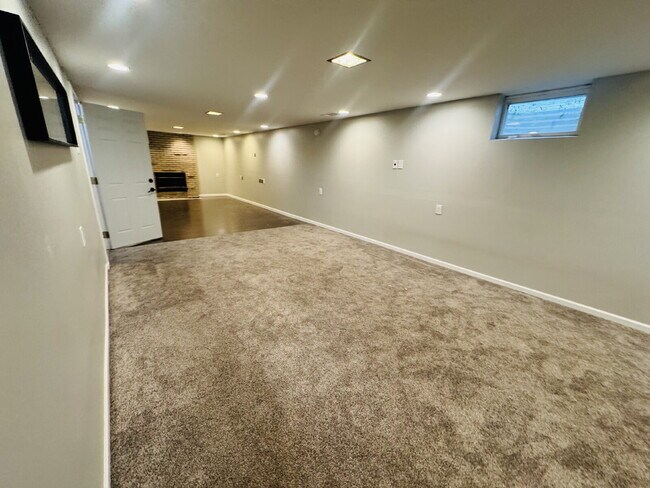 Building Photo - 6701 Kingston Dr