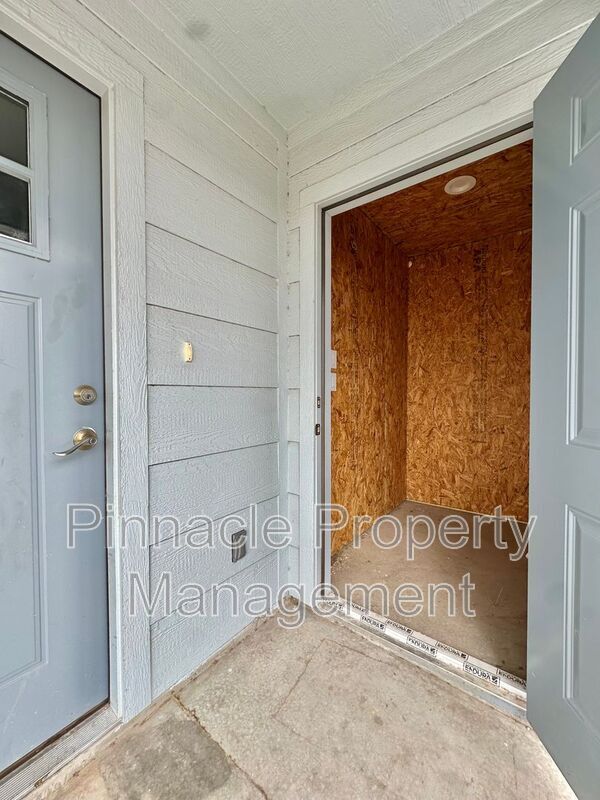 Building Photo - 1640 Beacon St