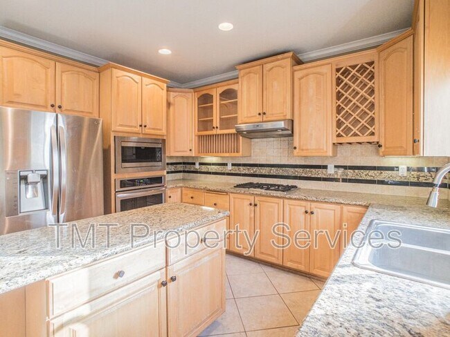 Building Photo - 9510 Stone Springs Dr