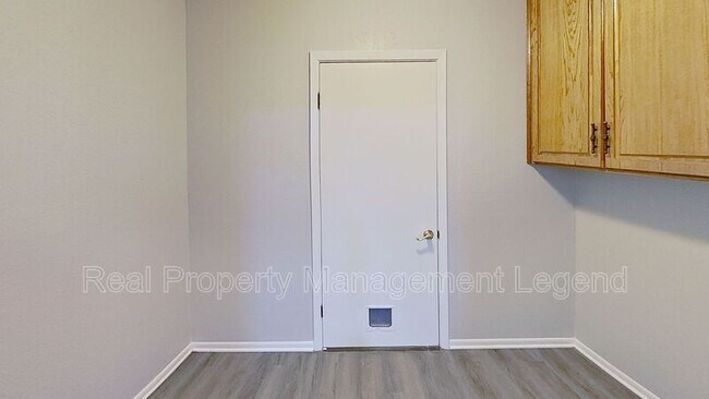Building Photo - 821 W Woodard St