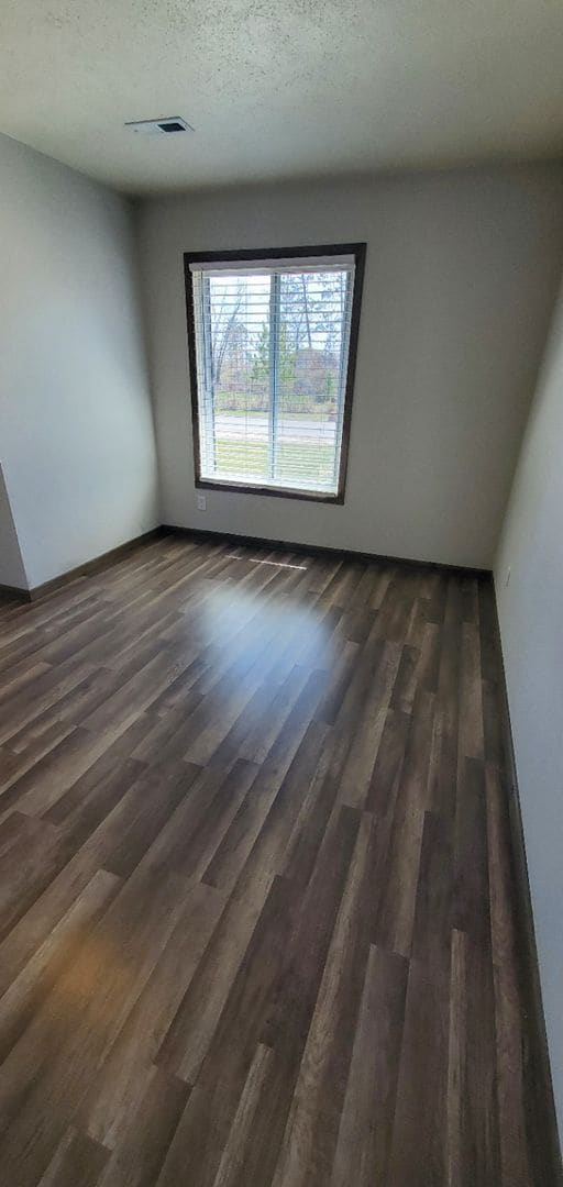 Building Photo - 5 Bedroom Updated Home