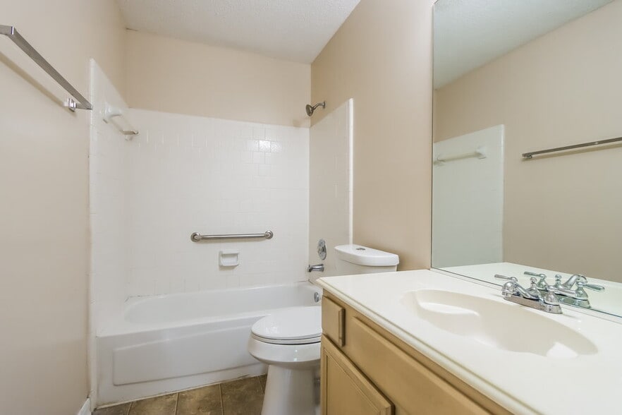 Building Photo - 7131 Maple Walk Dr
