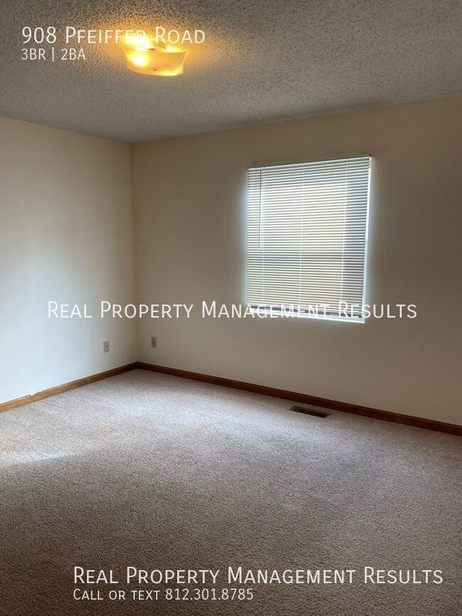 Building Photo - 3 Bedroom, 2 Bath Townhouse, Northside