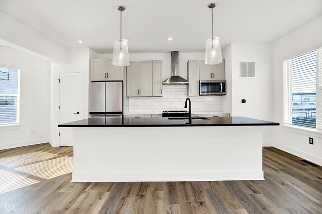 Building Photo - 1303 Deloss St